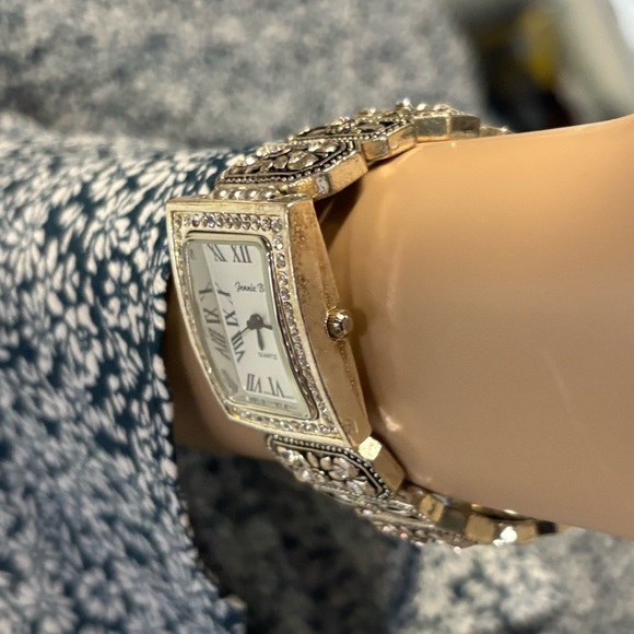 New!❤️Jennie O Silver Floral Rhinestone Watch - Picture 3 of 7